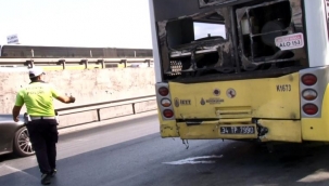 Avcılarda hafriyat kamyonu İETT otobüsüne çarptı: 2 kadın yaralandı