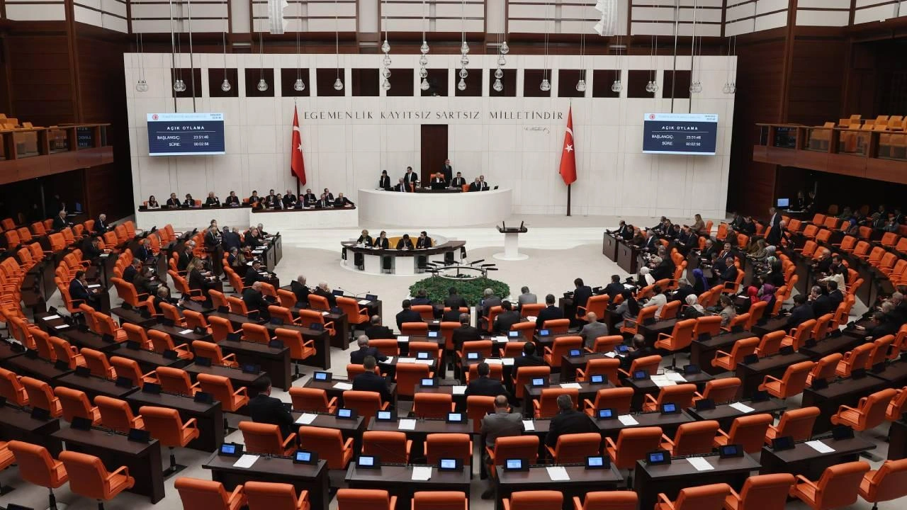 Ankara karıştı: 'Bürokratlar bütçe açığı maddesini yanlış yazdı'