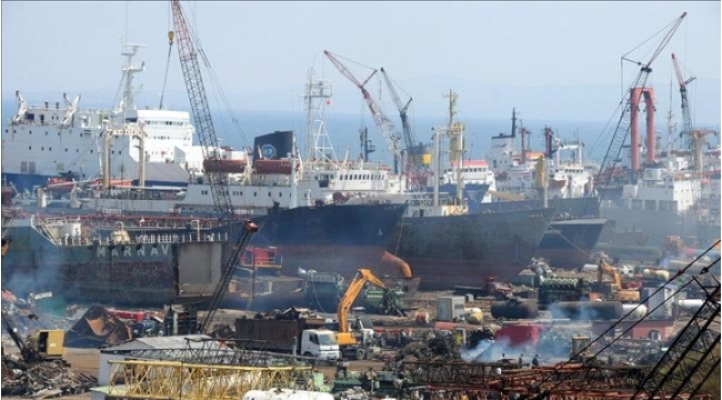 İZMİR ALİAĞA GEMİ SÖKÜM'DE NELER OLUYOR?