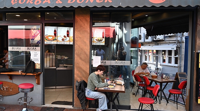 BEŞİKTAŞ'TA ÖĞRENCİLER ÜCRETSİZ YEMEK YİYEBİLİYOR
