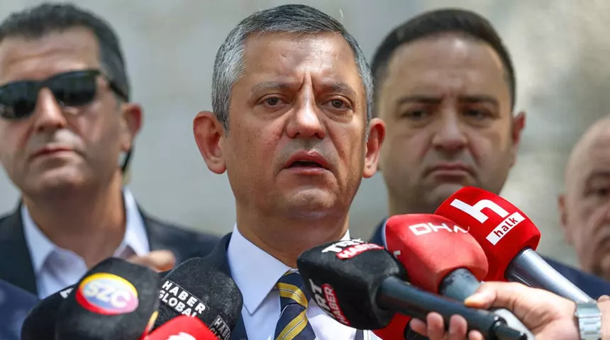 CHP Genel Başkanı Özgür Özel komisyon kararını açıkladı! "10 arkadaşımızı yarın bildireceğiz"