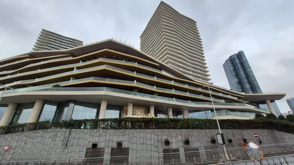 Mağdur kadın itirafçı oldu VIP partileri anlattı: İBB vurguncularının fuhuş yuvası: Raffles Otel 2604 No'lu daire 